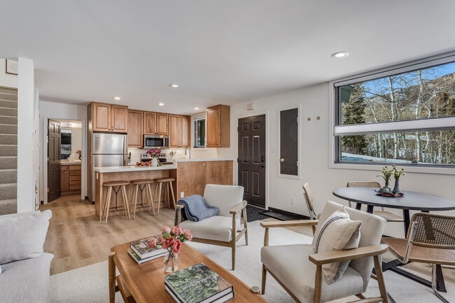 Building Photo - 135 Carriage Way