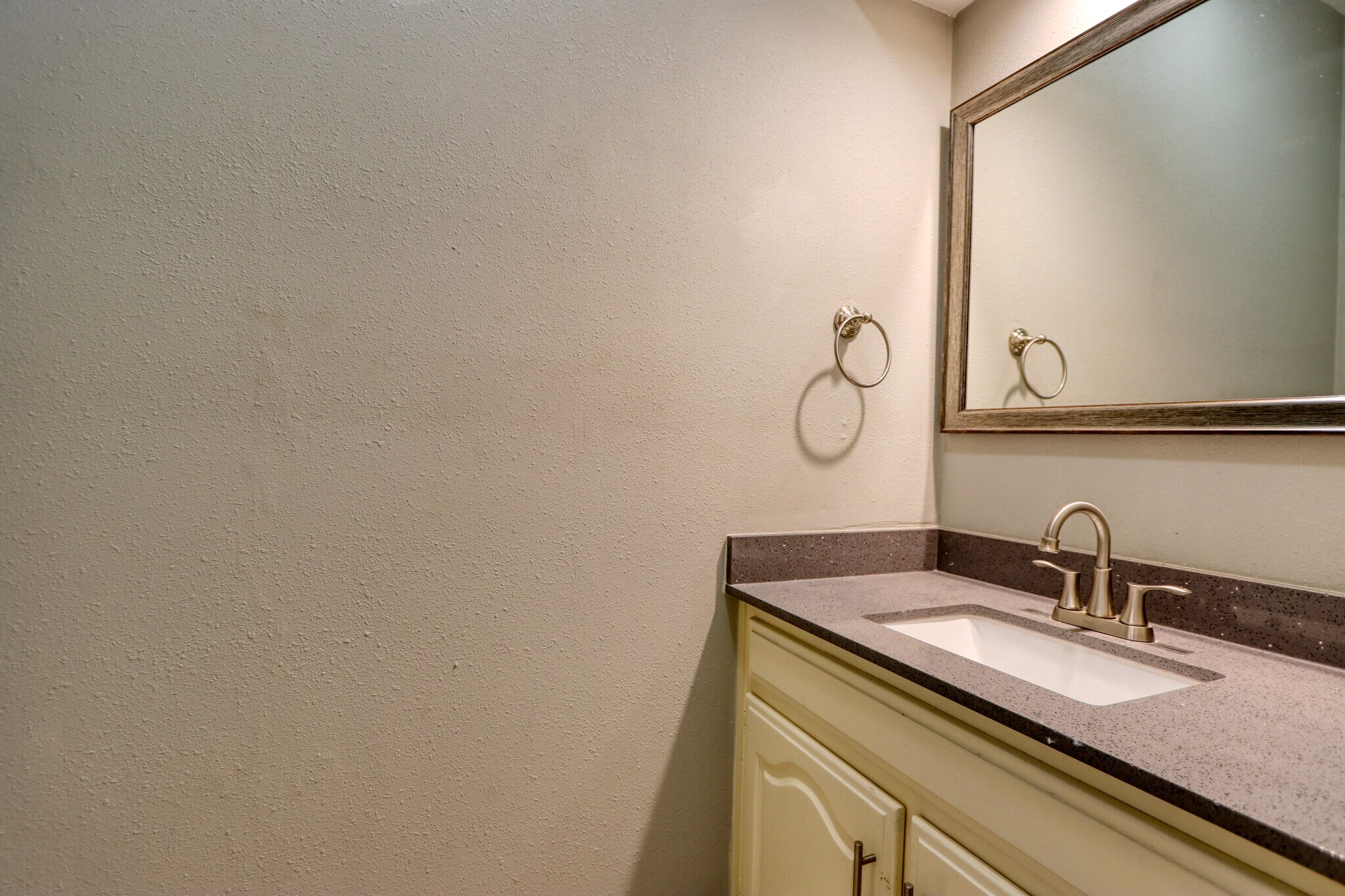 Building Photo - 317 Benjamin St