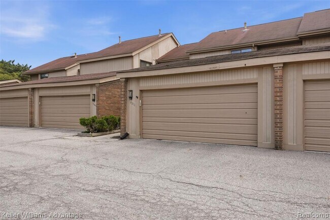 Building Photo - 5271 Wright Way E