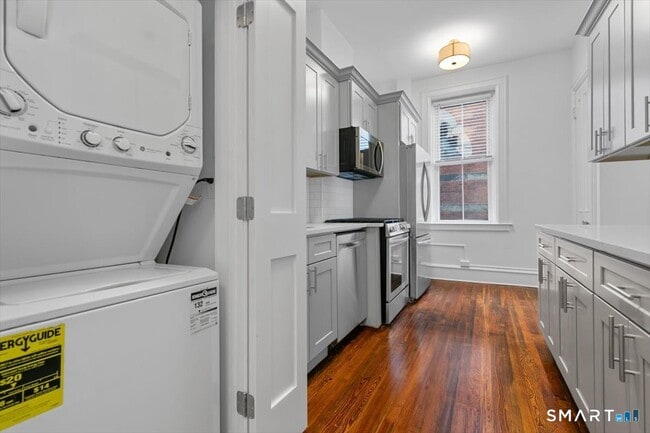 Building Photo - 284 Orange St