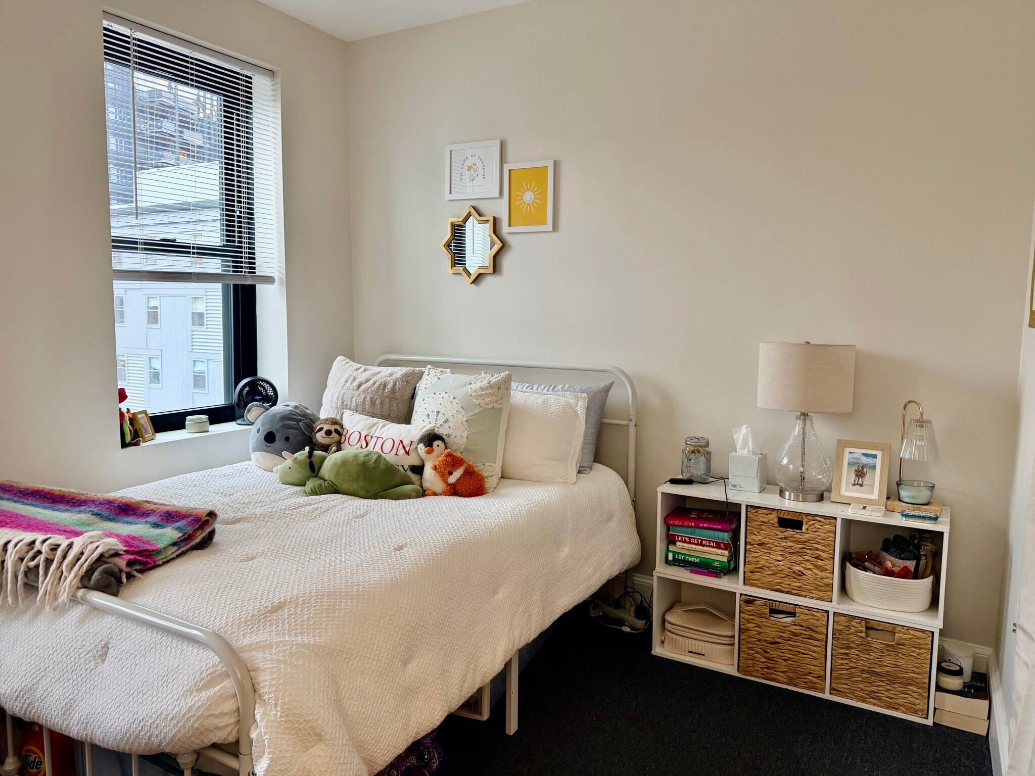 Building Photo - 845 Beacon St