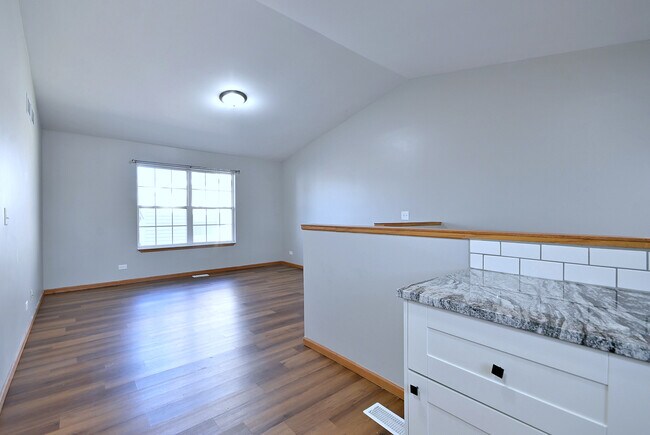 Building Photo - 19 E Pineview Dr