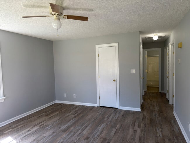 Building Photo - 615 Taylor Dr