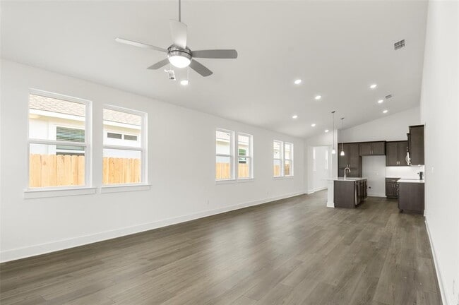 Building Photo - 1117 Yaupon Holly Dr