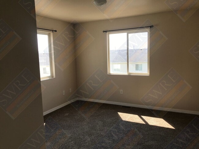 Building Photo - 2229 Westridge Dr