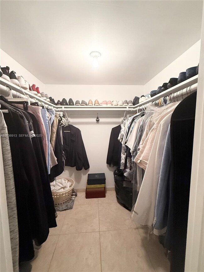 Building Photo - 1833 S Ocean Dr