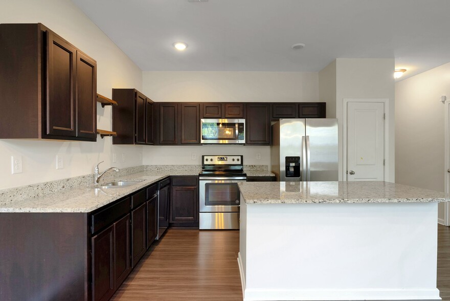 Building Photo - 6353 Mountain Home Way SE