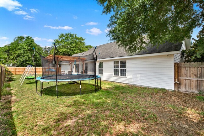 Building Photo - 211 Mikal Dr