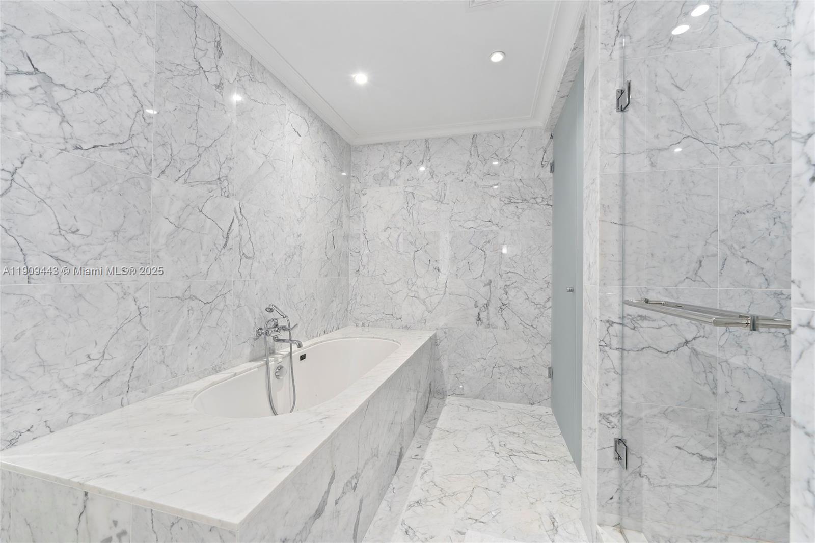 Building Photo - 15701 Collins Ave