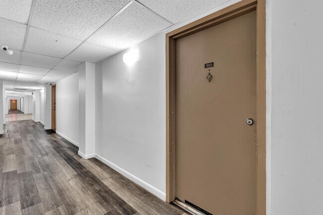 Building Photo - 4158 Inverrary Dr