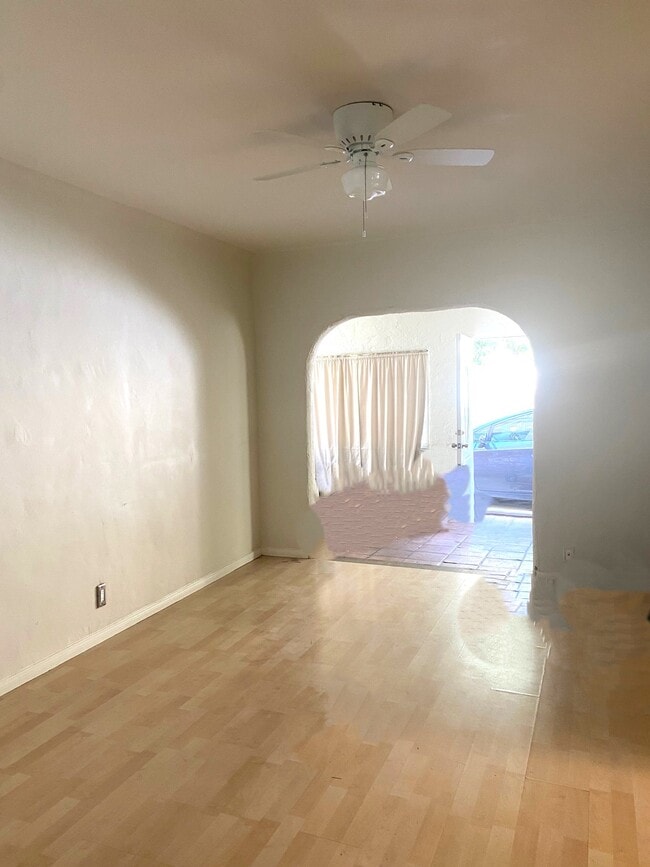 Building Photo - 10625 Kinnard Ave