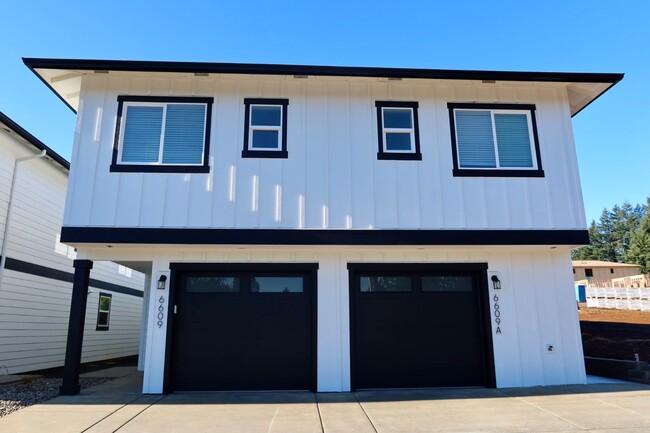 Building Photo - 6615 Devon Ave SE