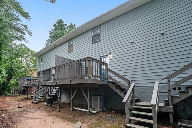 Building Photo - 2BR/1.5BA End Unit Townhome Near Downtown Snellville!