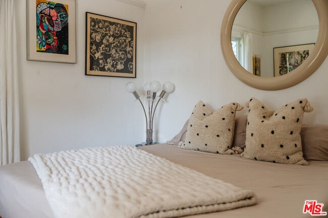 Building Photo - 1163 Nelrose Ave