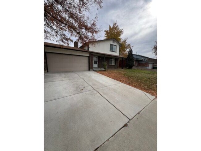 Building Photo - 7644 S Holland Way