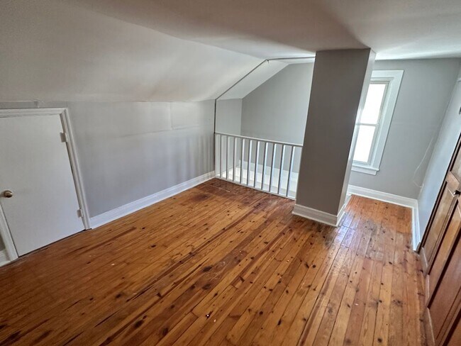 Building Photo - COMING SOON! Nice 2 BR House with Bonus Lo...