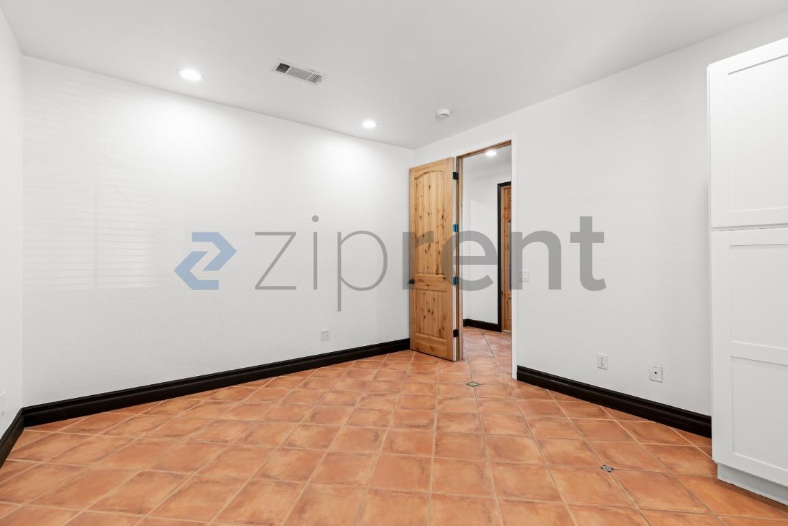 Building Photo - 1485 Clearview Cir