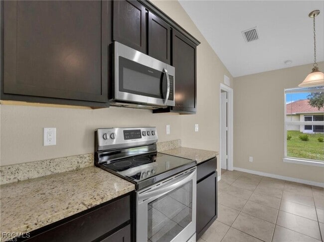 Building Photo - 1700 NE 5th Pl