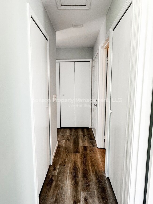 Building Photo - 64 Country Pl Ct