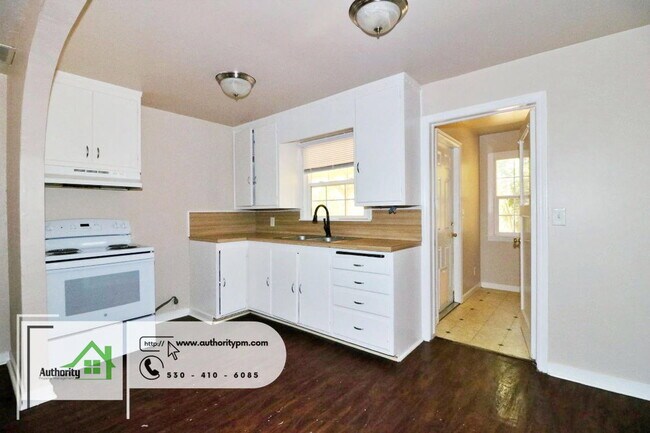 Building Photo - 5401 Rosswood St