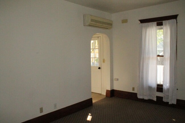 Building Photo - 3803 Military St