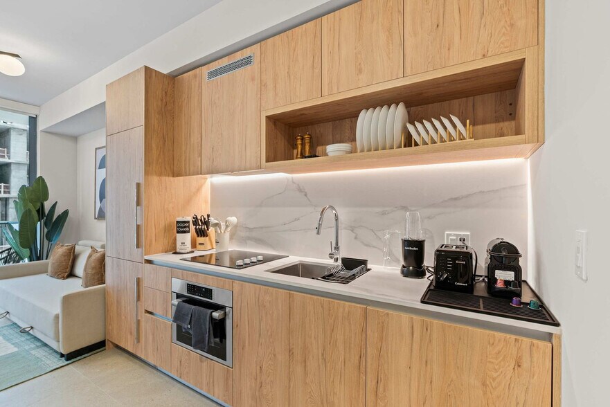 Building Photo - 11 NE 6th St