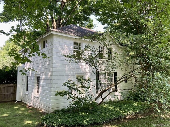 Primary Photo - 33 Mill St