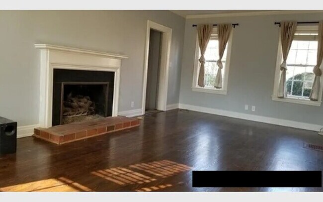 Building Photo - "Spacious 2600 Sq Ft Opportunity in Nashville's Prime Location!"