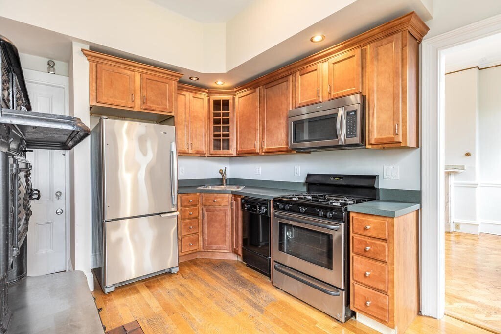 Building Photo - 325 K St