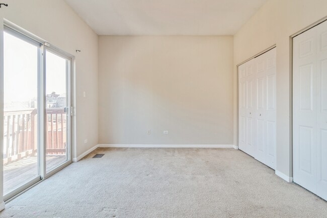 Building Photo - 2030 W Warren Blvd