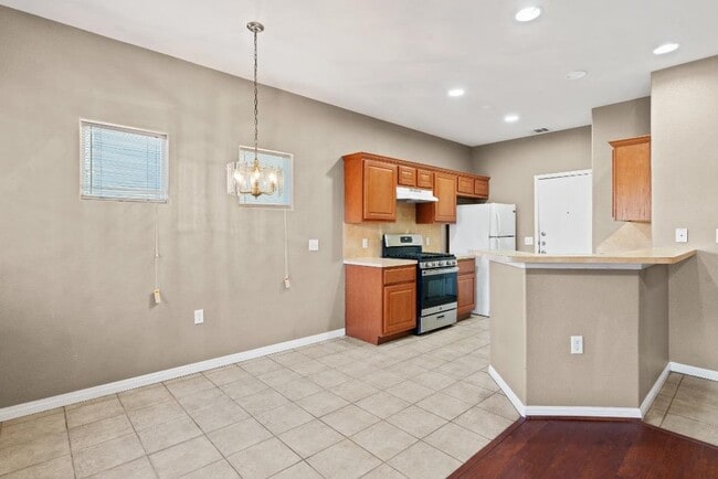 Building Photo - 7502 Lazy Creek Dr