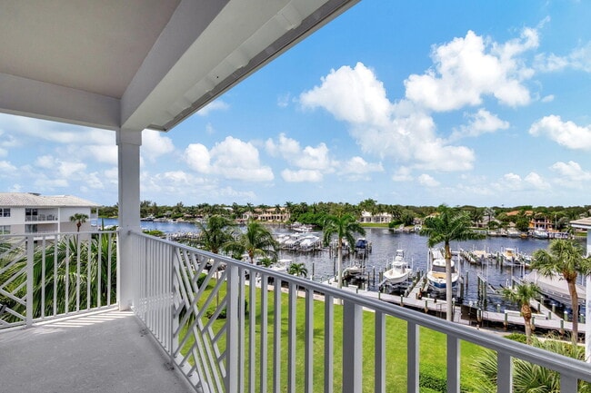 Building Photo - 444 Bay Colony Dr N