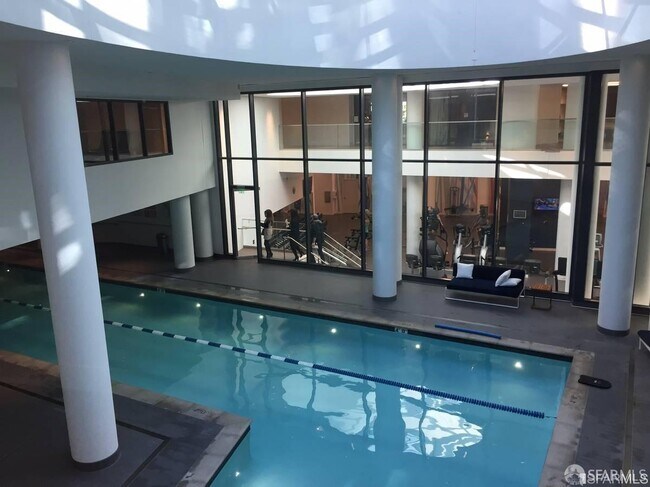 Building Photo - 318 Main St