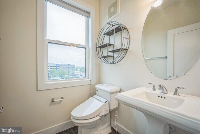 Building Photo - 44764 Tiverton Sq