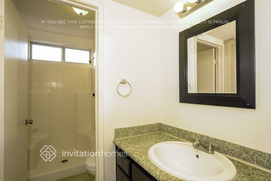 Building Photo - 5516 W Ave L 6