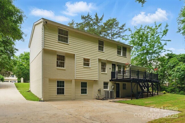 Building Photo - 7016 Wannamaker Ln