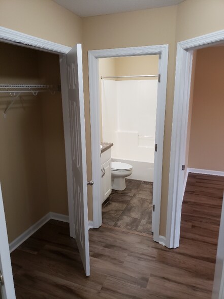 Building Photo - 120 Cody Dr