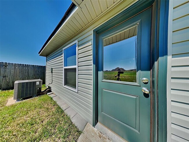 Building Photo - 11728 Krew Wy