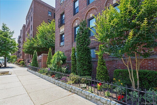 Building Photo - 76-66 Austin St