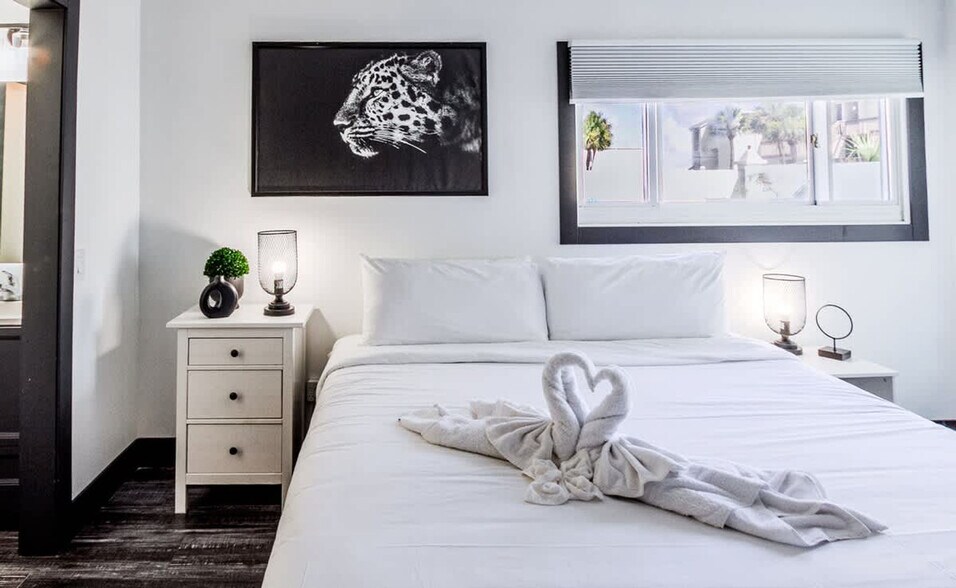 Building Photo - 8743 Thomas Dr