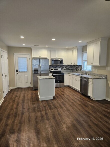 Building Photo - 2005 Dublin St