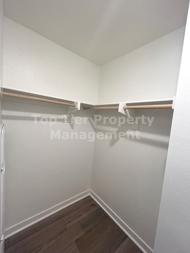 Building Photo - ***Gorgeous 2 bed / 2.5 bath / 1,083 sqft ...