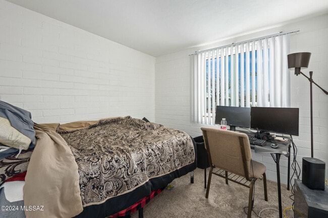 Building Photo - 7455 E Desert Spring Dr