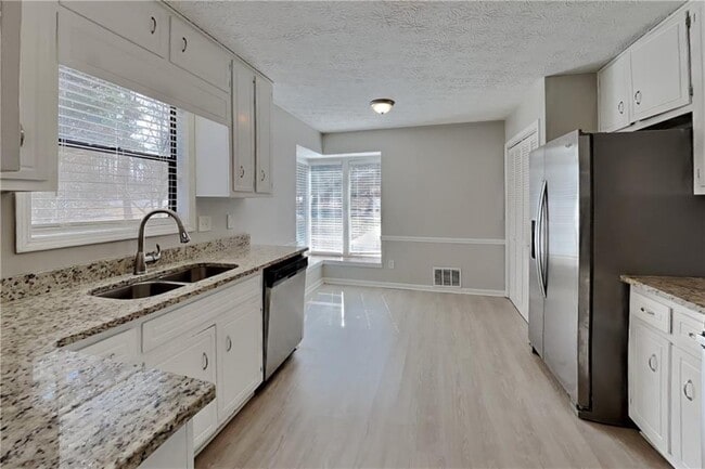 Building Photo - 3263 Holly Mill Run