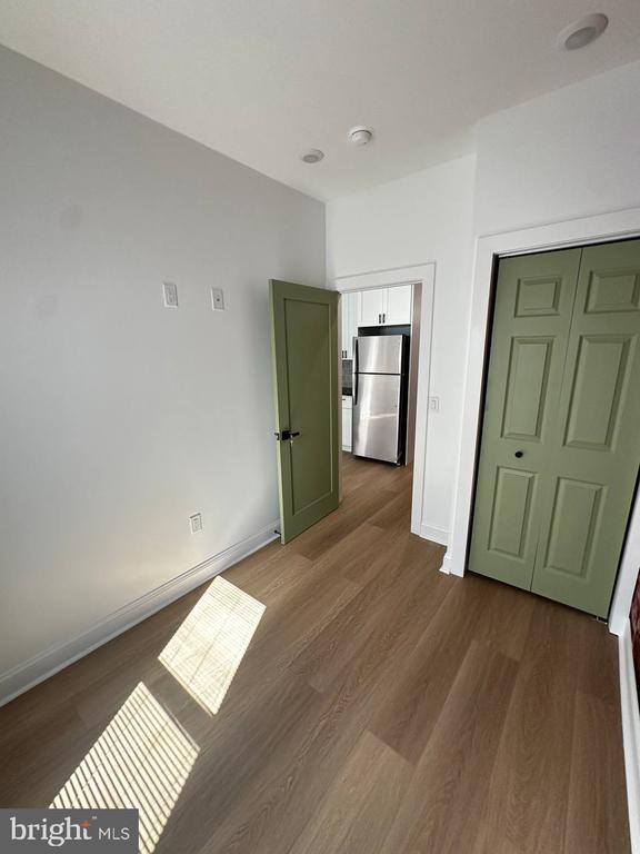 Building Photo - 1229 W Somerset St