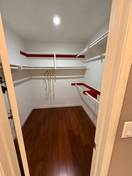 Building Photo - 21620 Burbank Blvd