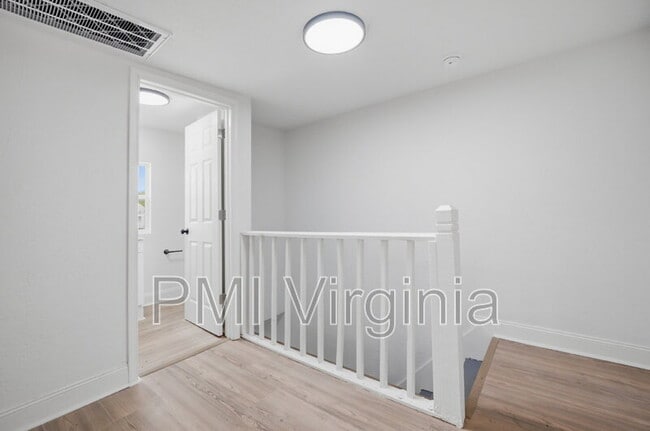 Building Photo - 307 N 4th St