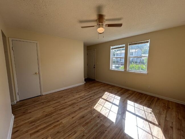Building Photo - Apartment for Rent