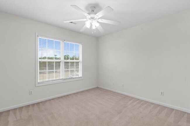 Building Photo - Surf City Townhome!