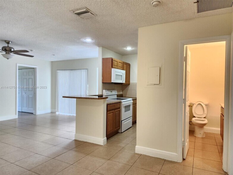 Building Photo - 6 Crossings Cir